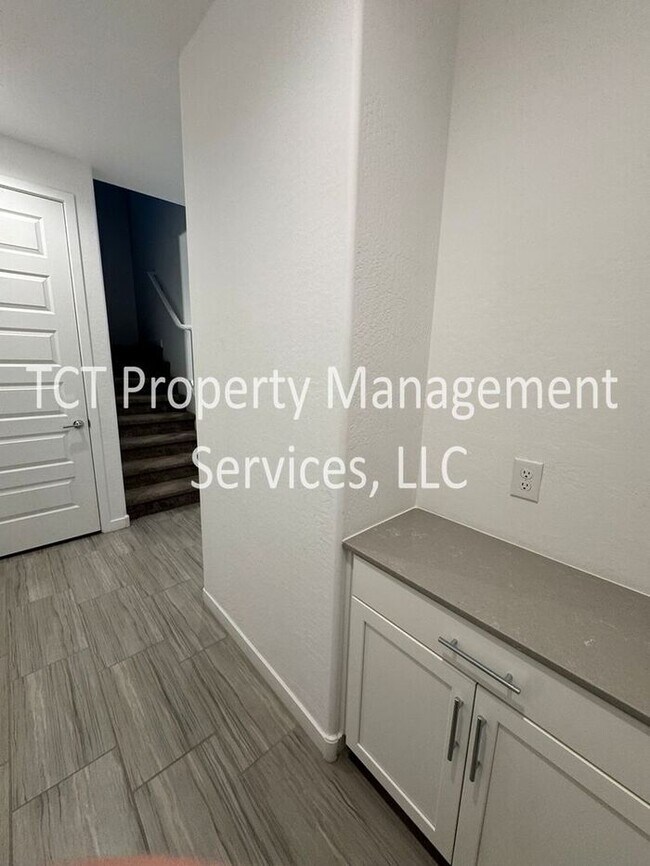 Foto del edificio - Beautiful 3 Bedroom Townhome in Eastmark Community!