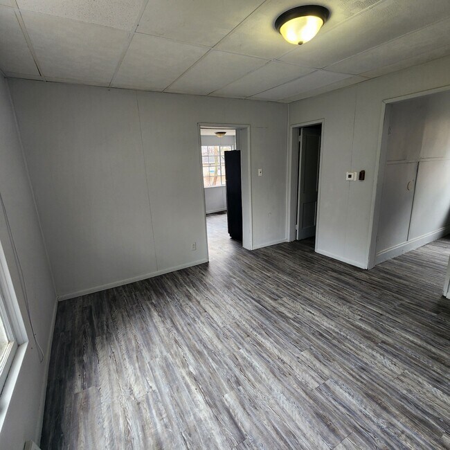Building Photo - 614 N Griffin St