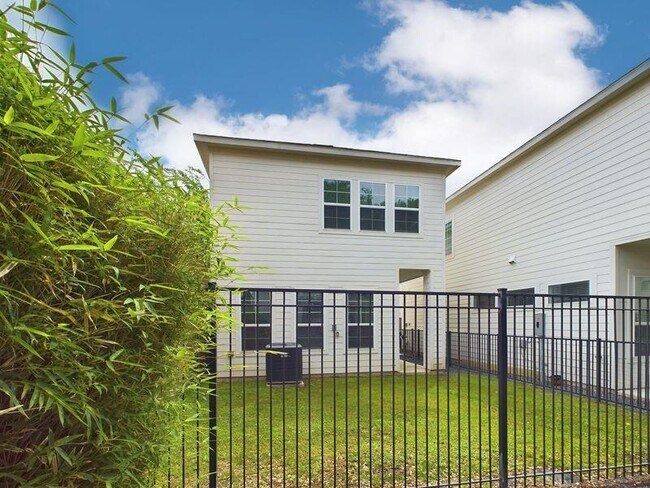 Building Photo - 1627 Westside Gardens Ln
