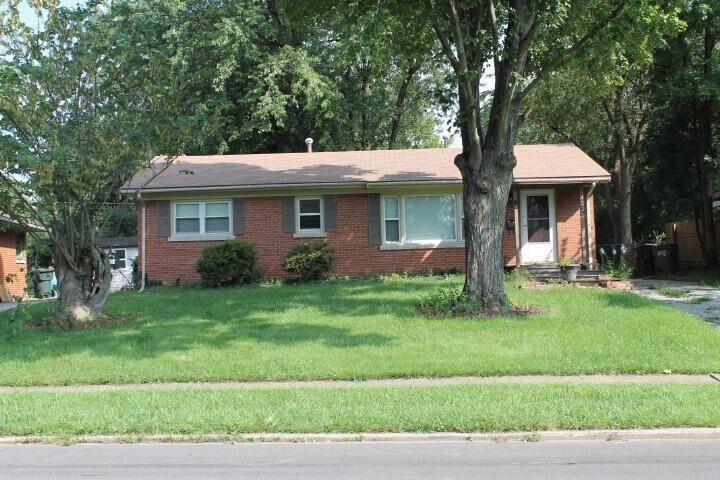 Primary Photo - 220 Sutton Pl