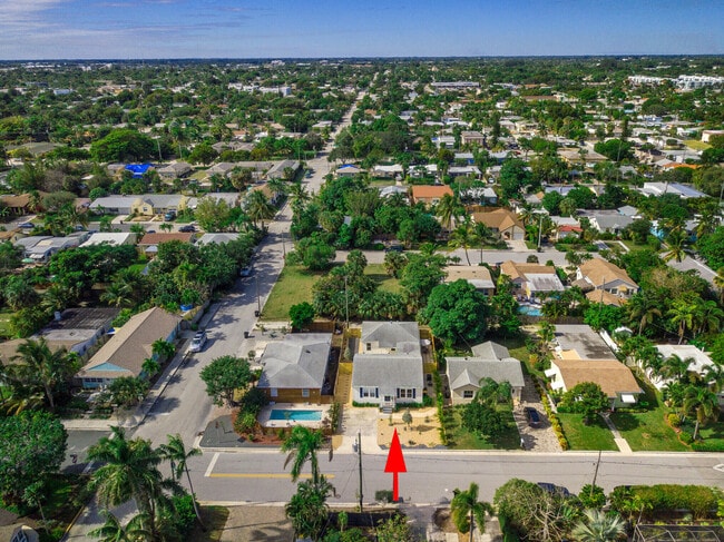 Building Photo - 1305 N Palmway
