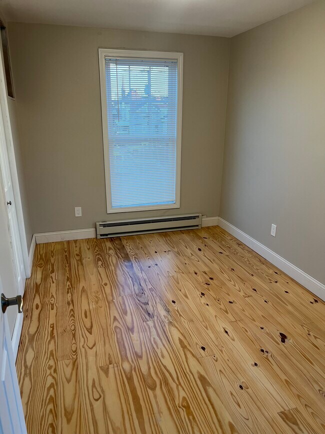 Dormitorio - 35 N Colony St