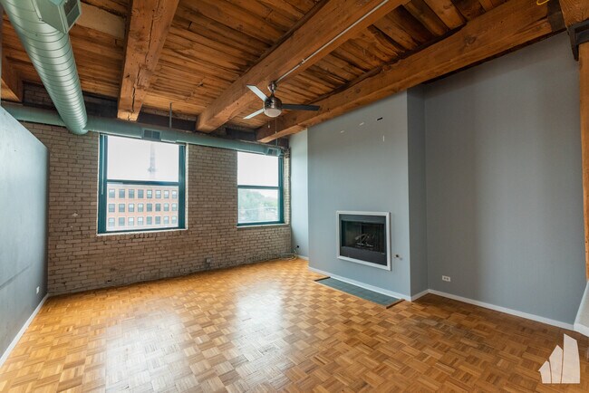 Building Photo - 4745 N Ravenswood Ave