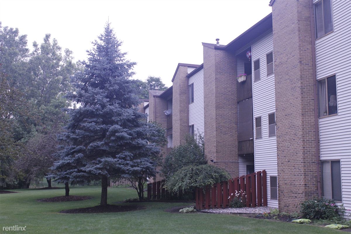 Primary Photo - 1555 W Pond Dr