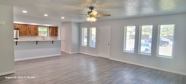 Building Photo - GROUND LEVEL UPDATED COLONIAL PARK CONDO