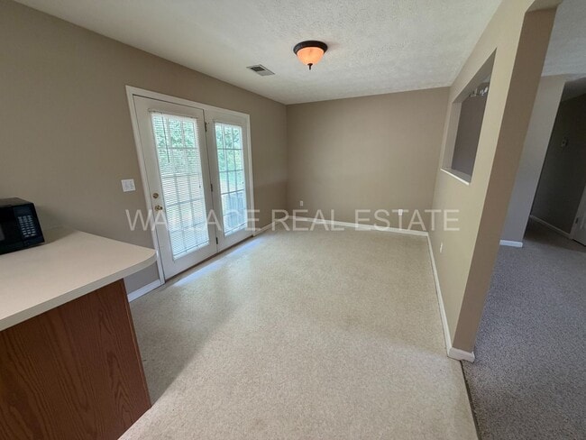 Photo - ADORABLE 3 BEDROOM HOUSE IN HALLS!!
