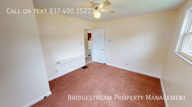 Building Photo - Nice 3 bedroom, 1 bath home with 1.5 car d...