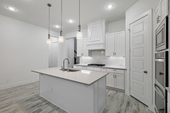 Foto del edificio - 8218 Vitex Ave