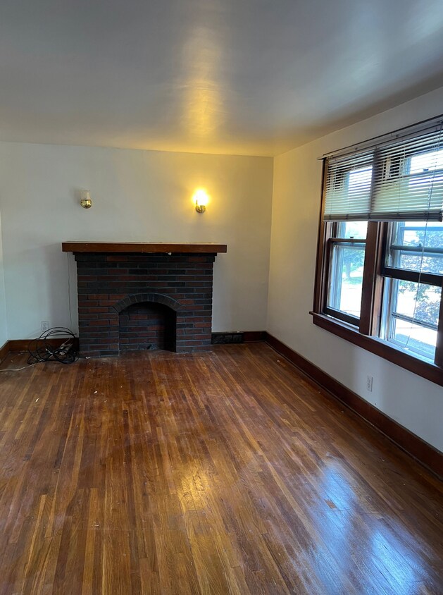 Primary Photo - 161 Whitehall Ave