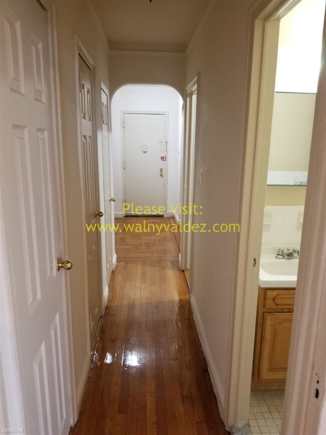 Foto del edificio - 2285 Bathgate Ave