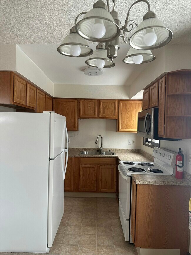 Foto del edificio - 8327 Jewel Lake Rd