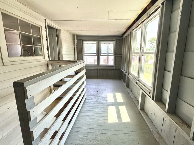 Building Photo - 582 Church Rd