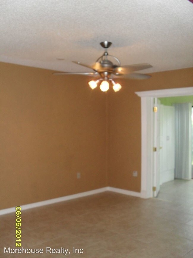 Building Photo - 130 Crown Point Cir