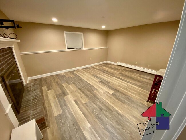 Foto del edificio - 276 Locust Hill Rd