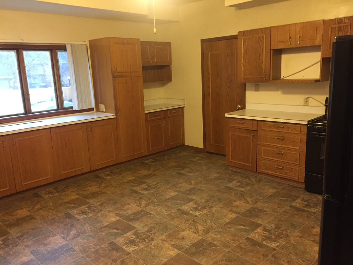 Kitchen - 813 W 9th Ave