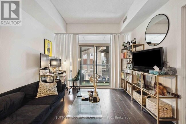 Building Photo - 20 Bruyeres Mews