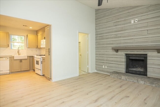 Foto del edificio - 3bd/2ba Home in Cul-De-Sac in Quiet Neighb...
