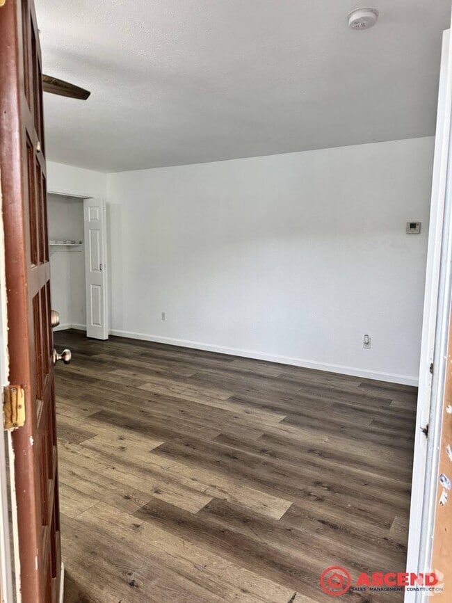 Building Photo - 4809 Hahn Ave