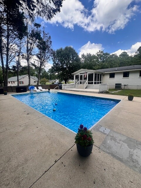 Foto del edificio - 541 N Pine St