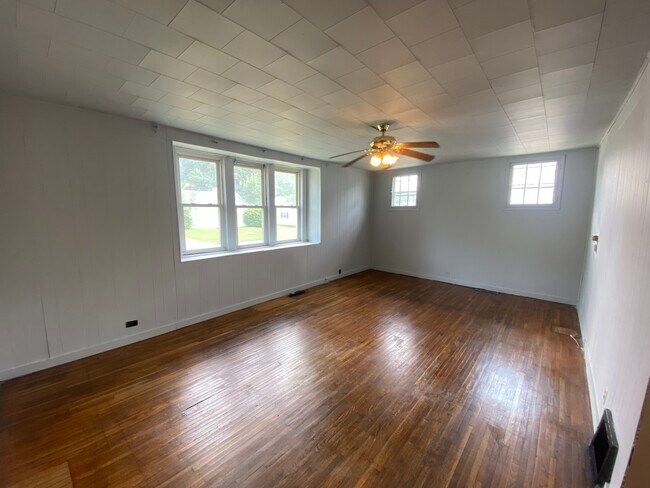 Building Photo - 116 S Griffin St