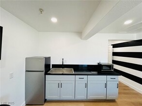 Building Photo - 1418 S 3rd St