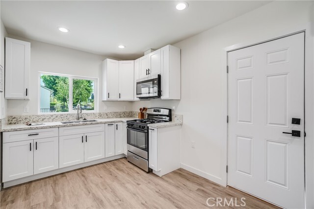 Building Photo - 7006 Encino Ave