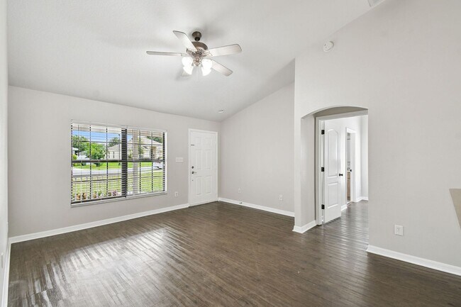 Foto del edificio - Charming 3-bedroom + 2-Bathroom Home in the heart of Leesburg