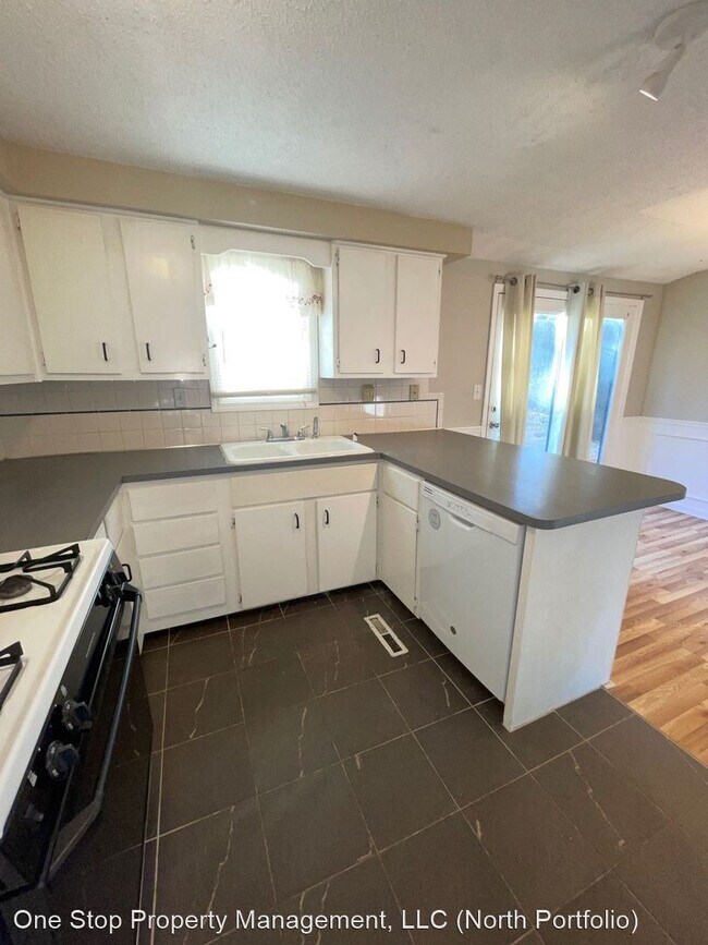 Building Photo - 3 br, 2.5 bath House - 5801 N Woodland Avenue