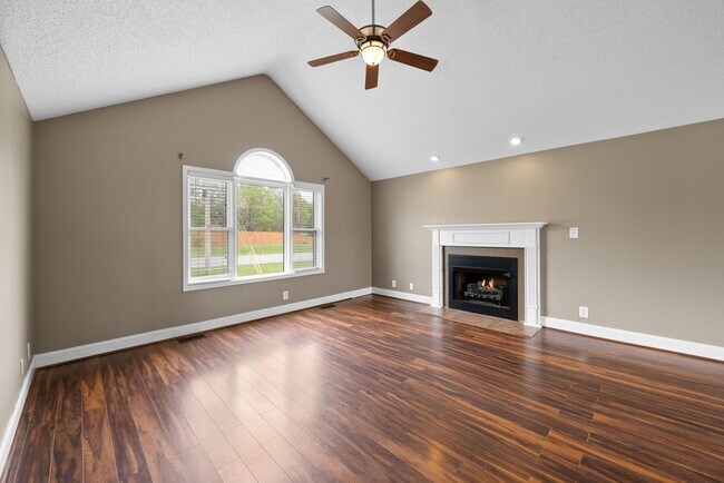 Building Photo - Pet-Friendly 3BR Home w/ 3-Car Garage, Fir...
