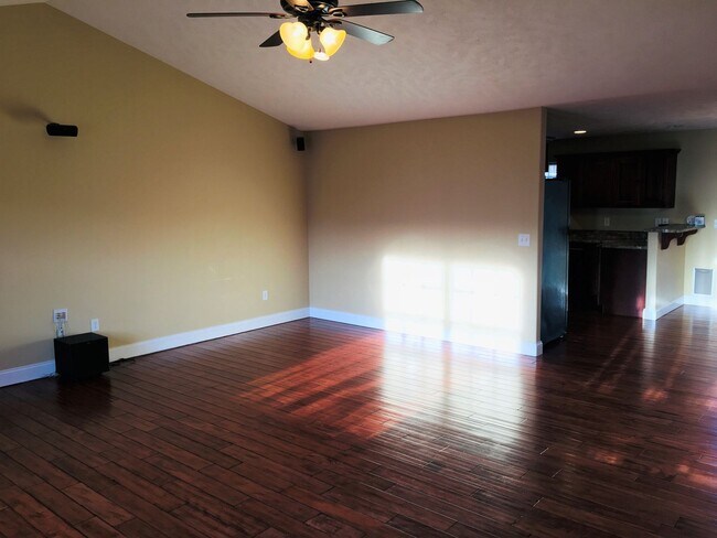 Foto del edificio - Fenced Backyard