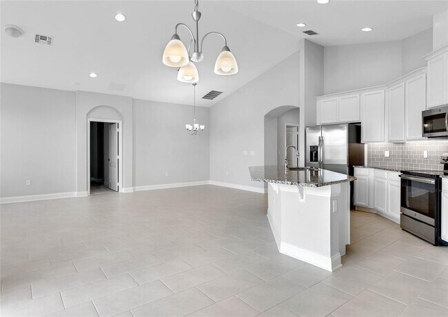 Building Photo - 17014 Crestmont Blvd