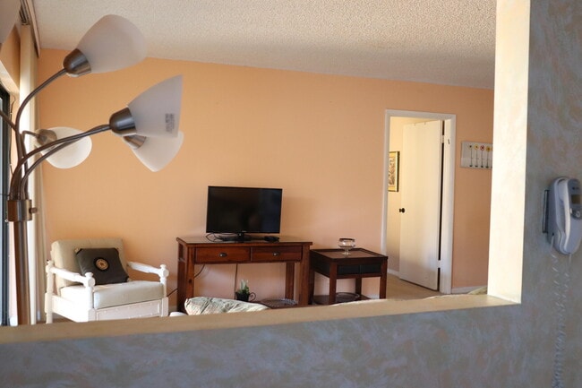 Foto del edificio - 87 Capri B