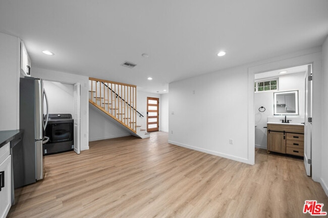 Foto del edificio - 1535-1534 N Kingsley Dr