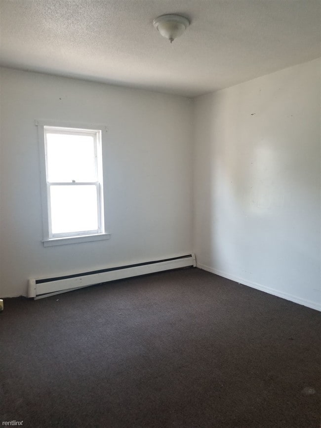 Building Photo - 4 br, 1 bath House - 48 Bowen St