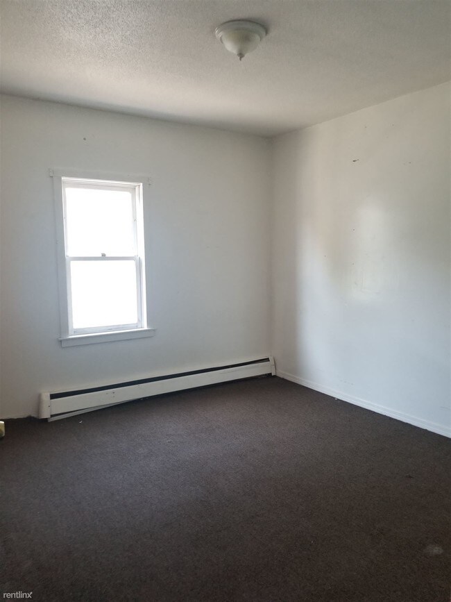Foto del edificio - 4 br, 1 bath House - 48 Bowen St