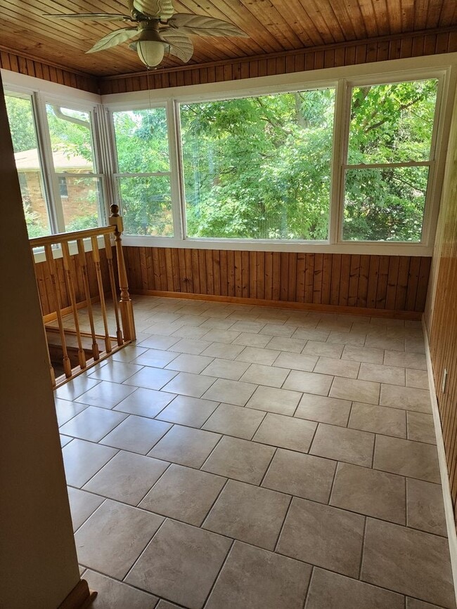 Building Photo - Beautifully Renovated Ranch-style Home!