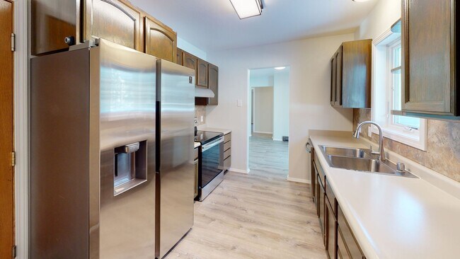 Building Photo - Storey Dr 3246-JC
