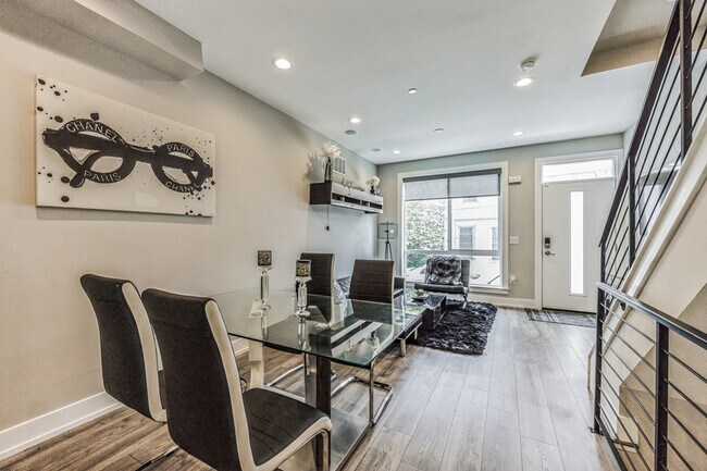 Foto del edificio - 704 Cantrell St