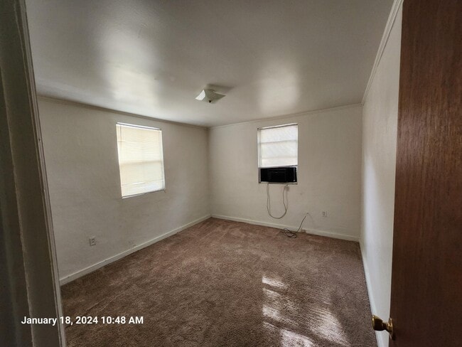 Building Photo - 104 Harbeson Ave SE