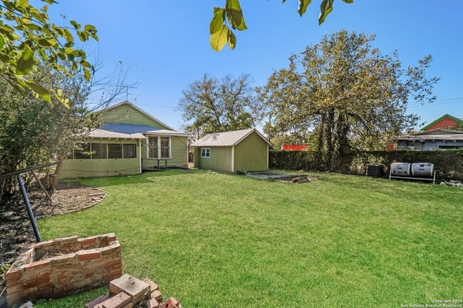 Foto del edificio - 115 E Lambert St