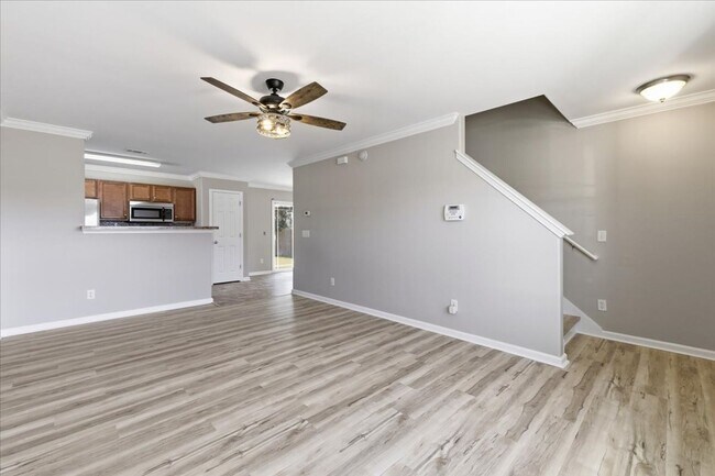 Foto del edificio - Beautiful 3BR Home in Lakeshore – Private Yard – Prime Port Wentworth Location