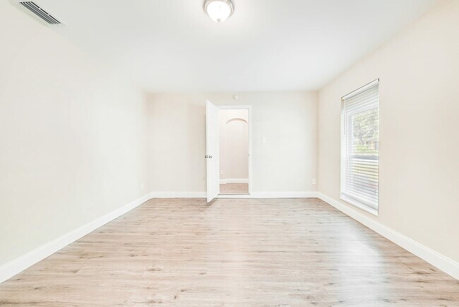 Foto del edificio - 5514 Valley Oak Dr