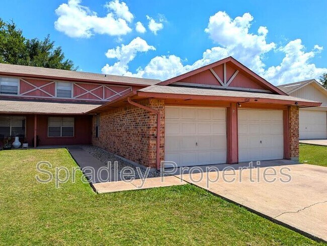 Building Photo - 1806 Azalea Dr