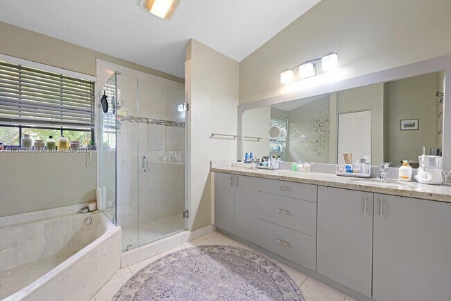 Foto del edificio - 3501 Magellan Cir