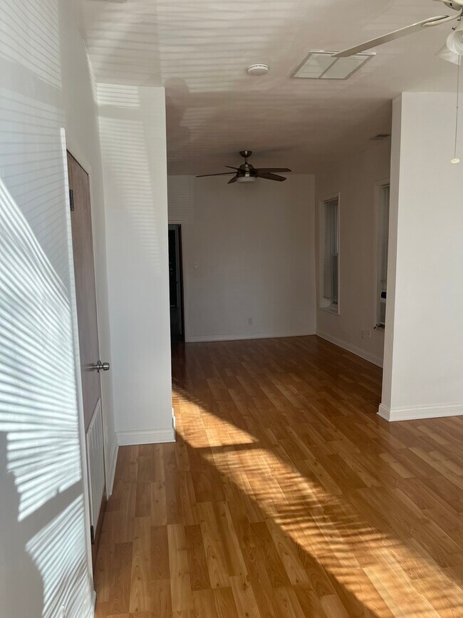 Foto del edificio - 2851 S Emerald Ave