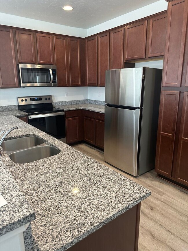 Foto del edificio - Newer 2-bedroom Townhome