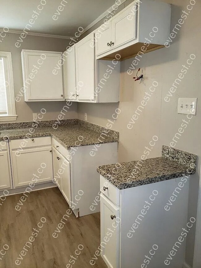 Foto del edificio - 729 McCluer Rd