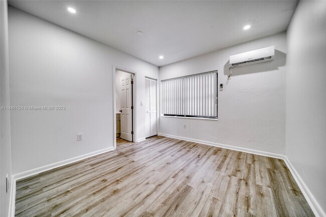 Building Photo - 1291 NW 40th St