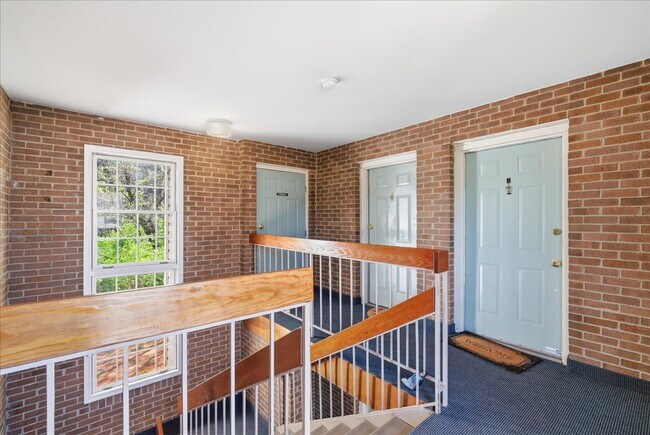 Foto del edificio - "Charming 2-Bed Oasis: Cozy 780 Sq Ft Retreat in Sterling, VA!"