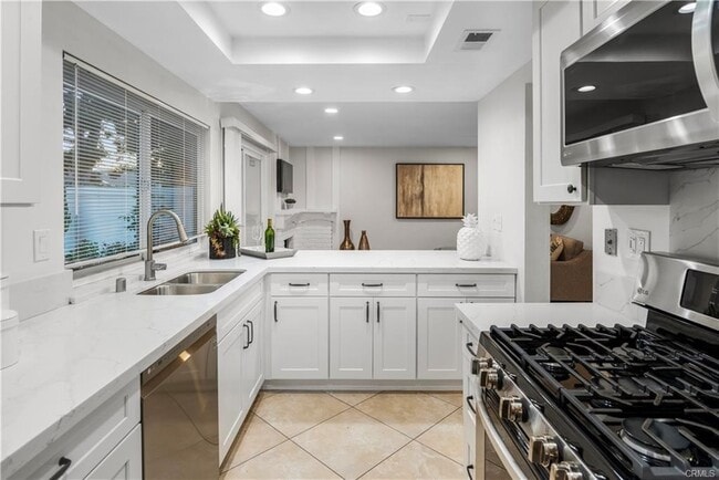 Building Photo - 27 Bluecoat